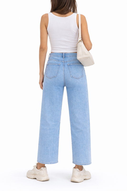 Jeans rectos de mujer en denim azul claro con bordado floral