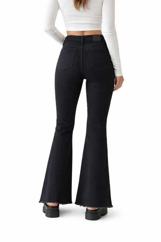 Pantalón Negro Acampanado de Tiro Alto con Cadena Dorada | Jeans Flare Mujer