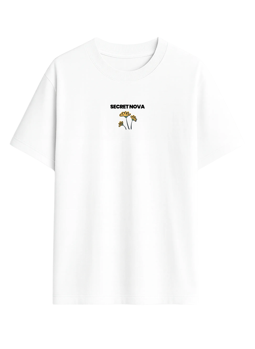 Camiseta Blanca Oversize con Estampado de Flores – Secret Nova Streetwear