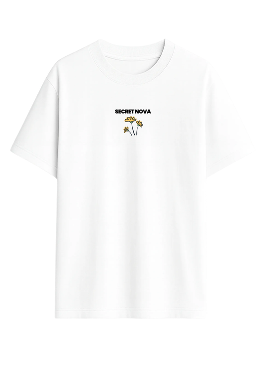 Camiseta Blanca Oversize con Estampado de Flores – Secret Nova Streetwear
