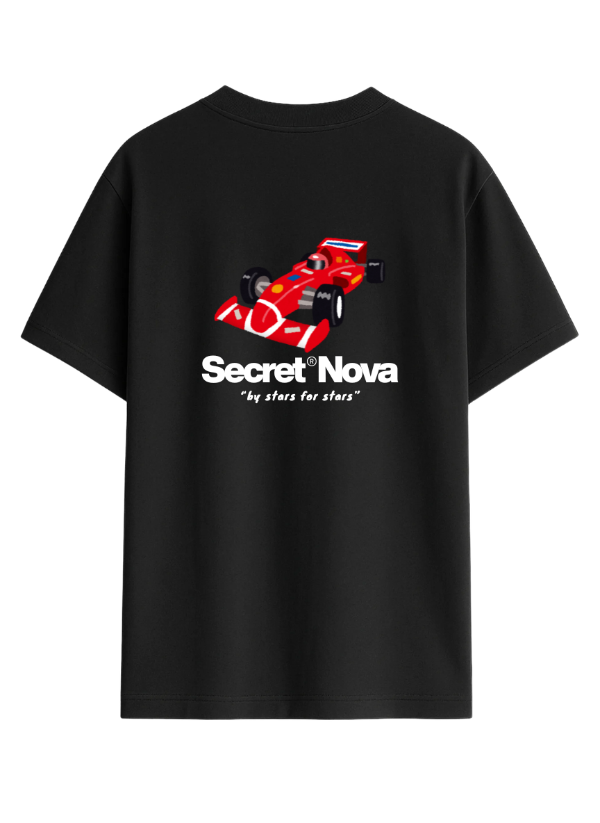 Camiseta Negra Oversize con Diseño de Coche de Carreras – Streetwear Racing Secret Nova