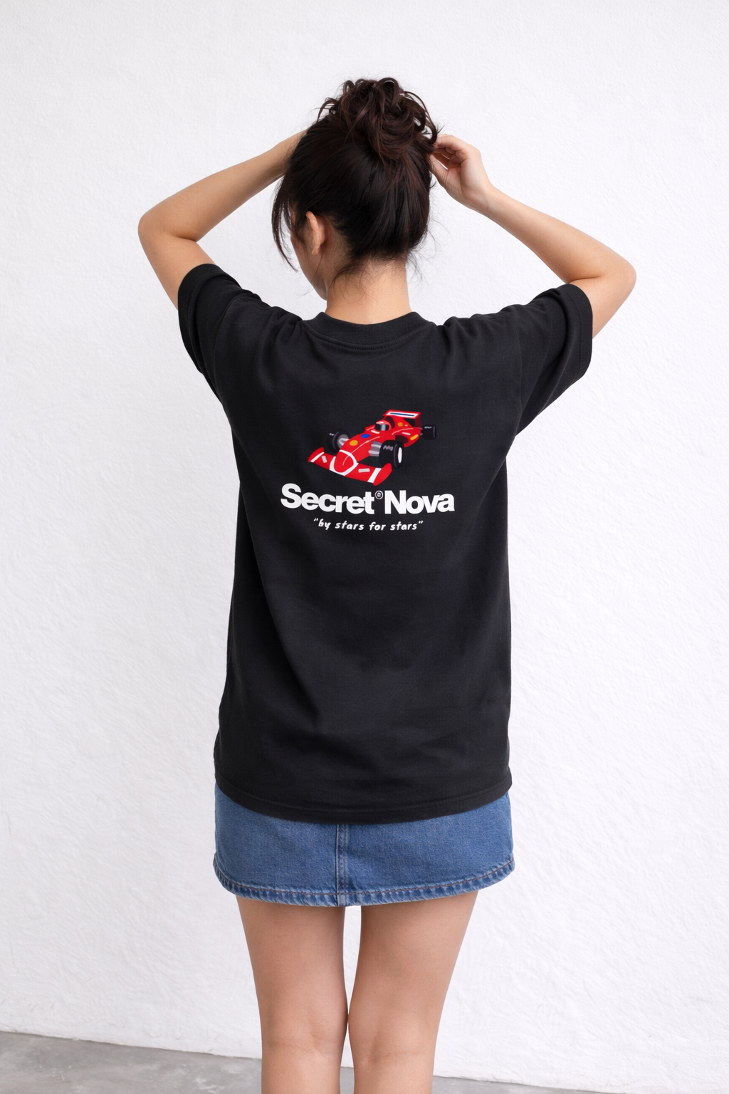 Camiseta Negra Oversize con Diseño de Coche de Carreras – Streetwear Racing Secret Nova