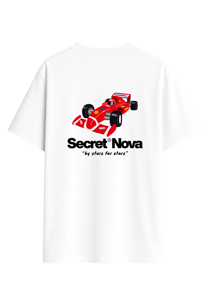 Camiseta Negra Oversize con Diseño de Coche de Carreras – Streetwear Racing Secret Nova